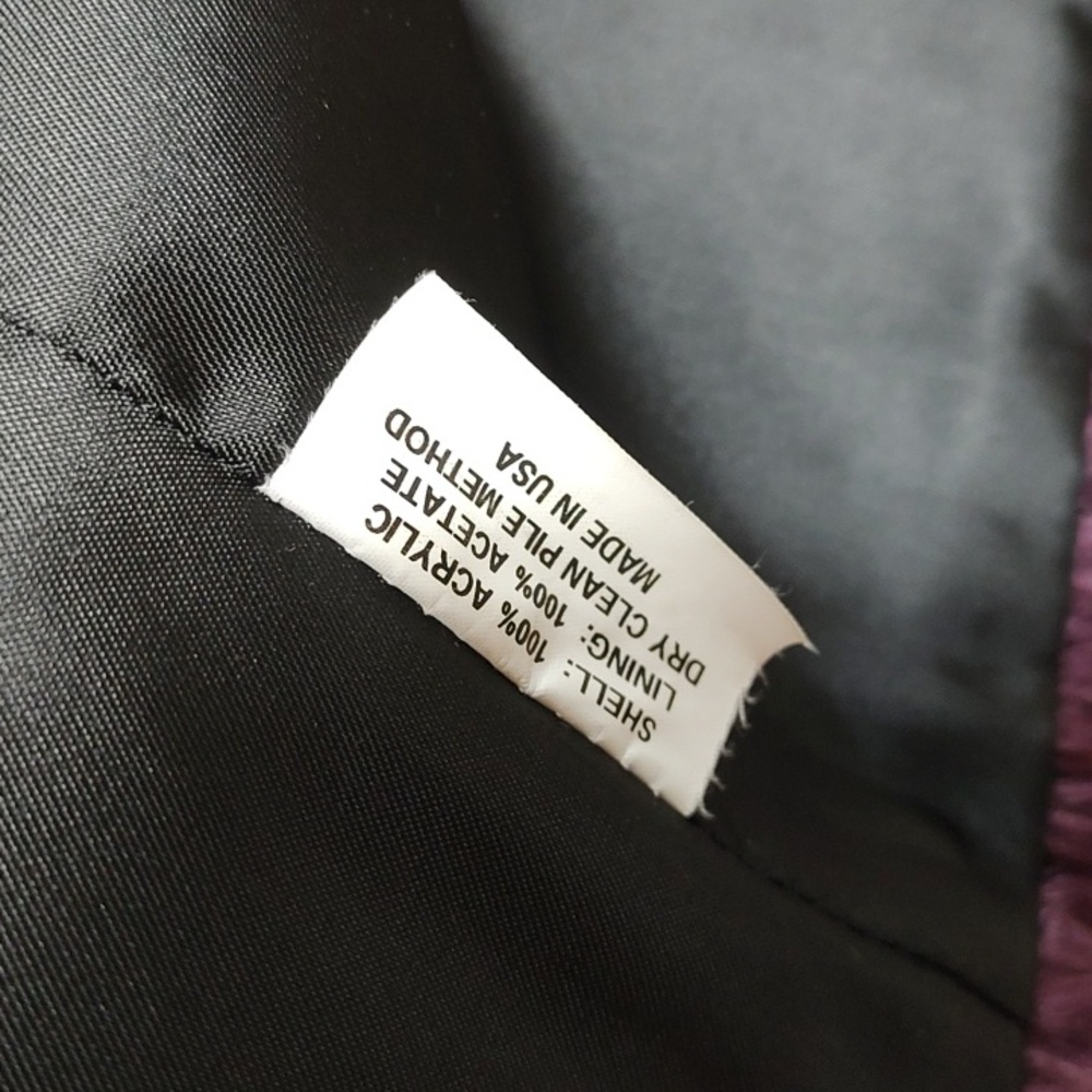 Donna Salyers' Fabulous Furs - Picture 6 of 10